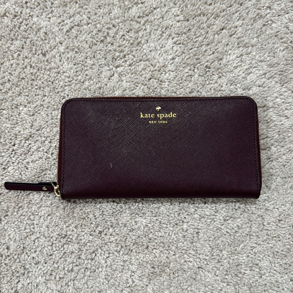 MAROON KATE SPADE ZIP UP WALLET